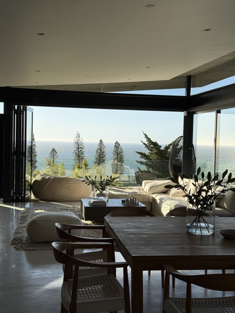 Modernes Apartment mit grosser Glasfront und Meerblick in Kapstadt